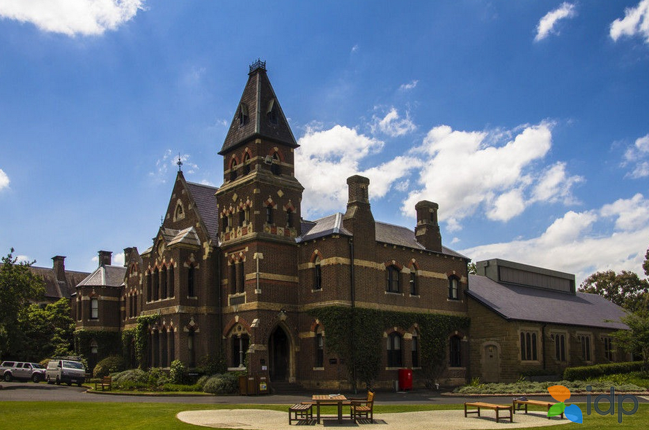 回迁房过户给子女怎么办理